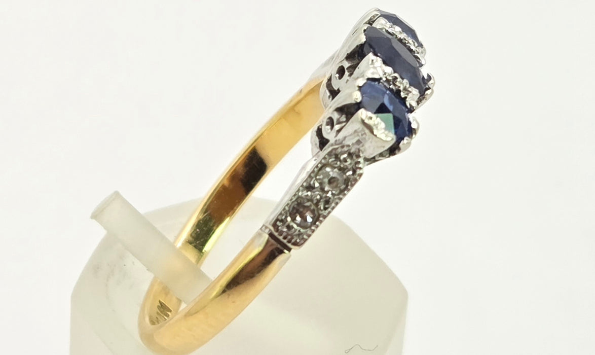 3121 Vintage: 18ct Yellow Gold & Platinum Three-Stone Sapphire & Diamond Ring