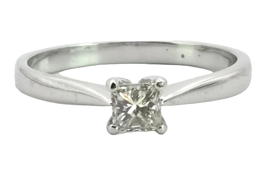 3130 Vintage: 18ct White Gold Princess Cut Diamond Solitaire Ring