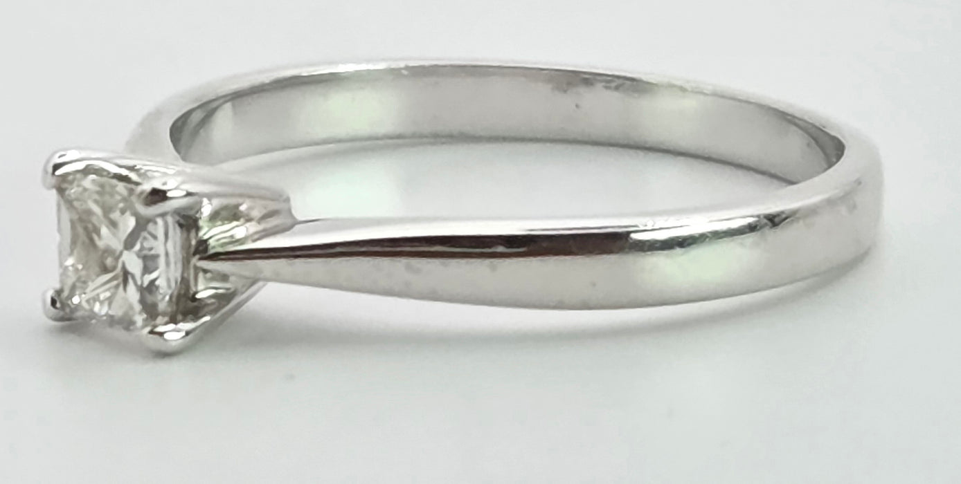 3130 Vintage: 18ct White Gold Princess Cut Diamond Solitaire Ring