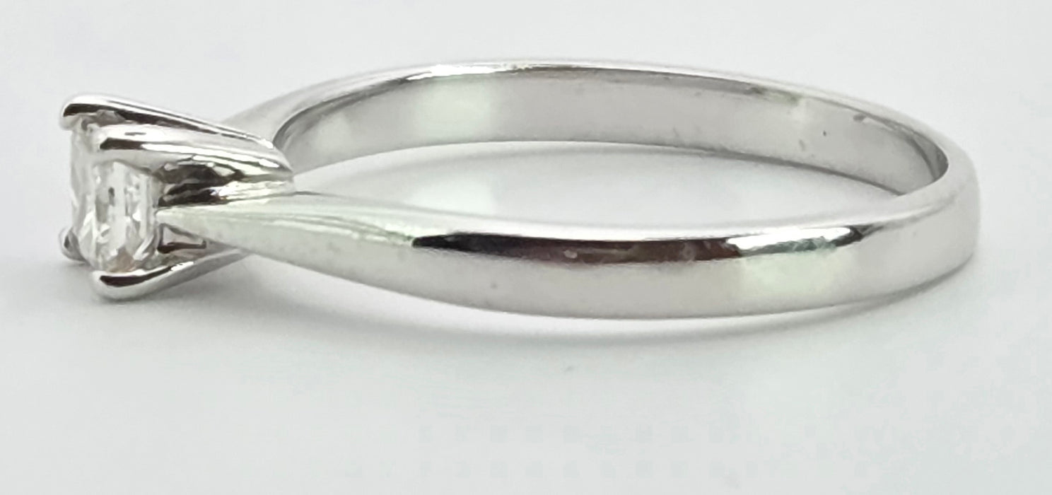 3130 Vintage: 18ct White Gold Princess Cut Diamond Solitaire Ring