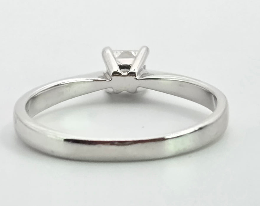 3130 Vintage: 18ct White Gold Princess Cut Diamond Solitaire Ring