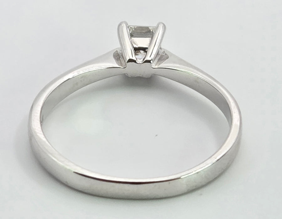 3130 Vintage: 18ct White Gold Princess Cut Diamond Solitaire Ring