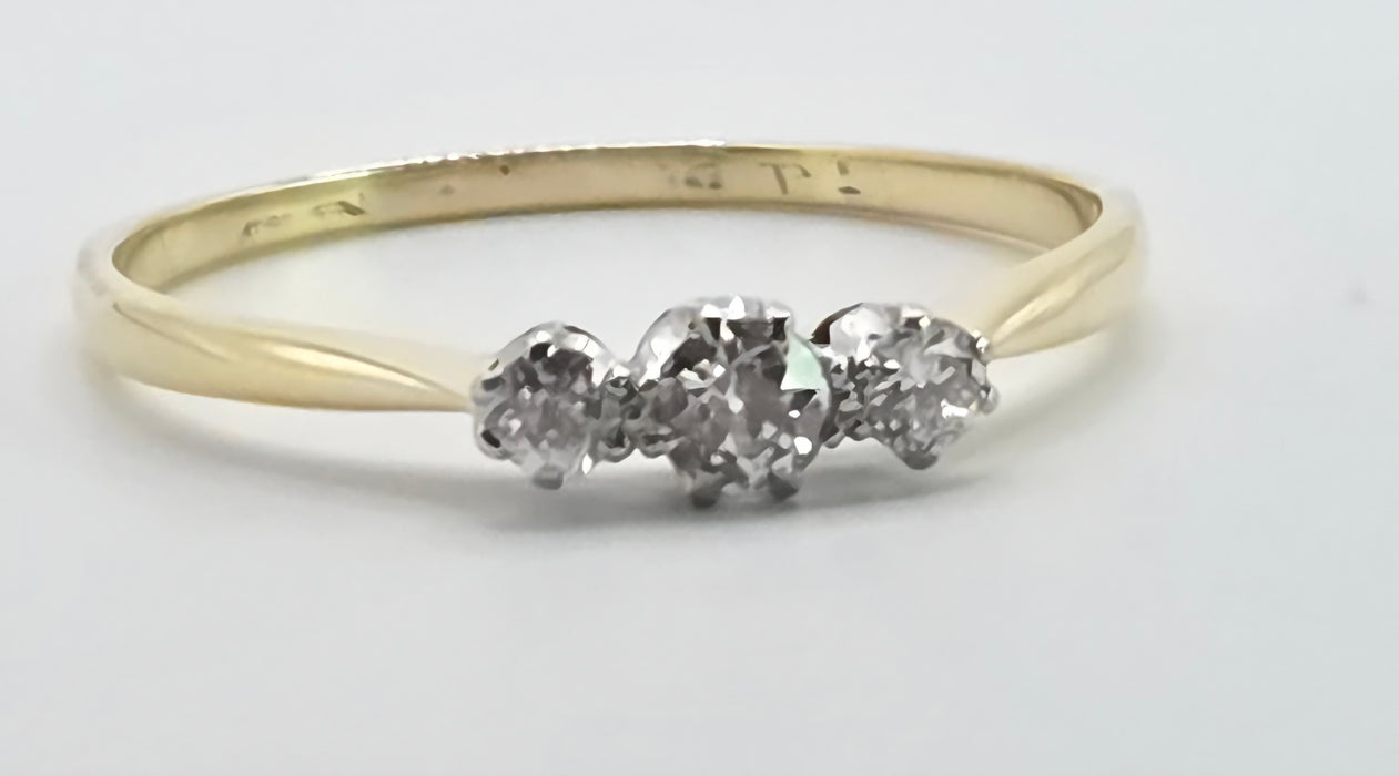 3025 Vintage: 18ct Yellow Gold Three Stone Diamond Ring