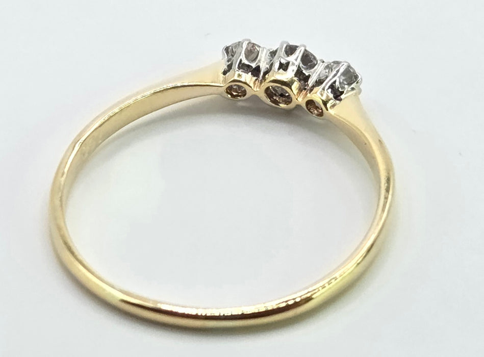 3025 Vintage: 18ct Yellow Gold Three Stone Diamond Ring