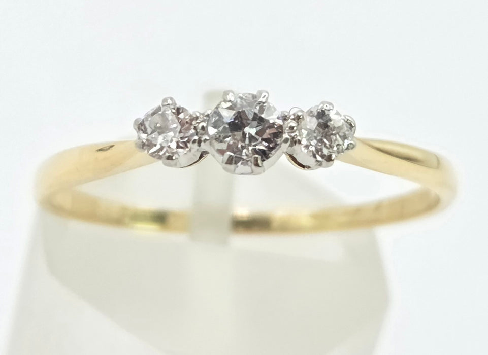 3025 Vintage: 18ct Yellow Gold Three Stone Diamond Ring