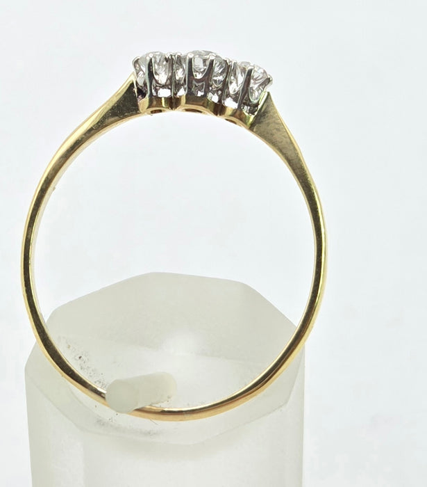 3025 Vintage: 18ct Yellow Gold Three Stone Diamond Ring