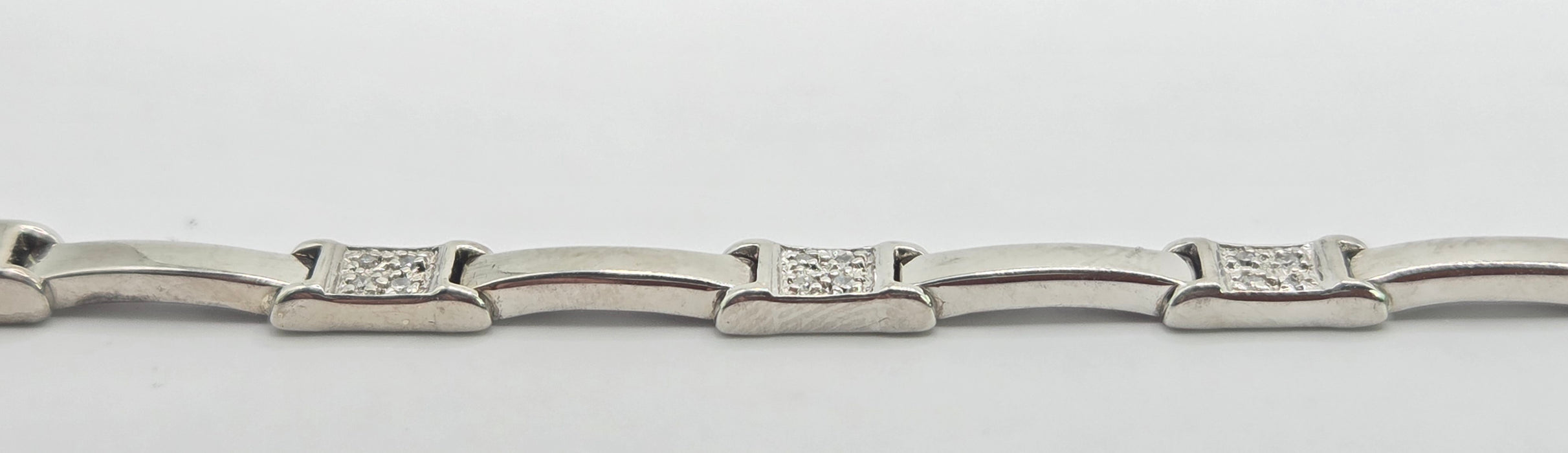3081 Vintage: 9ct White Gold 44 Diamond Links Bracelet