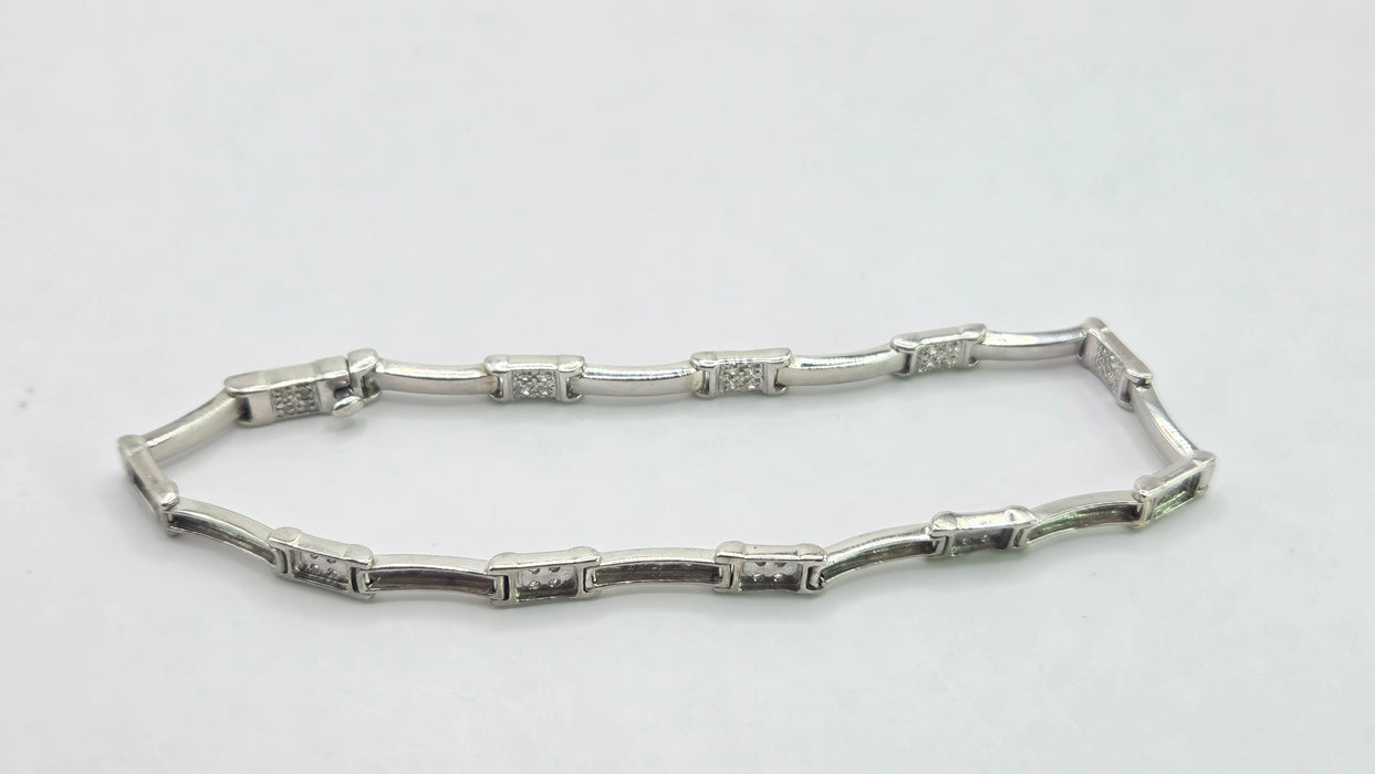 3081 Vintage: 9ct White Gold 44 Diamond Links Bracelet