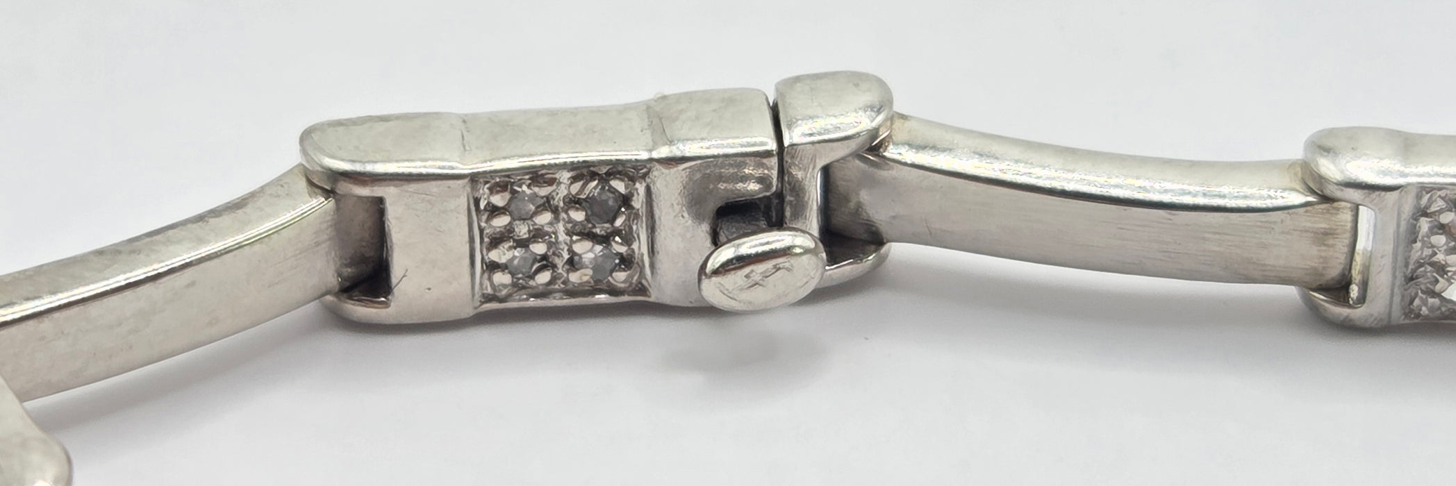 3081 Vintage: 9ct White Gold 44 Diamond Links Bracelet