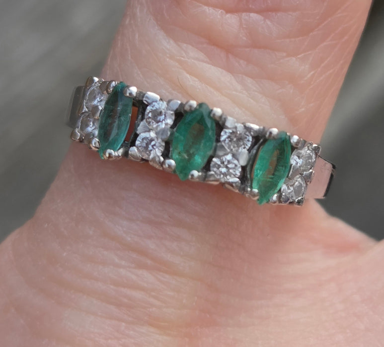 0679: Vintage 14ct White Gold 3 Emeralds 8 Natural Sparkling Diamonds Dress Ring