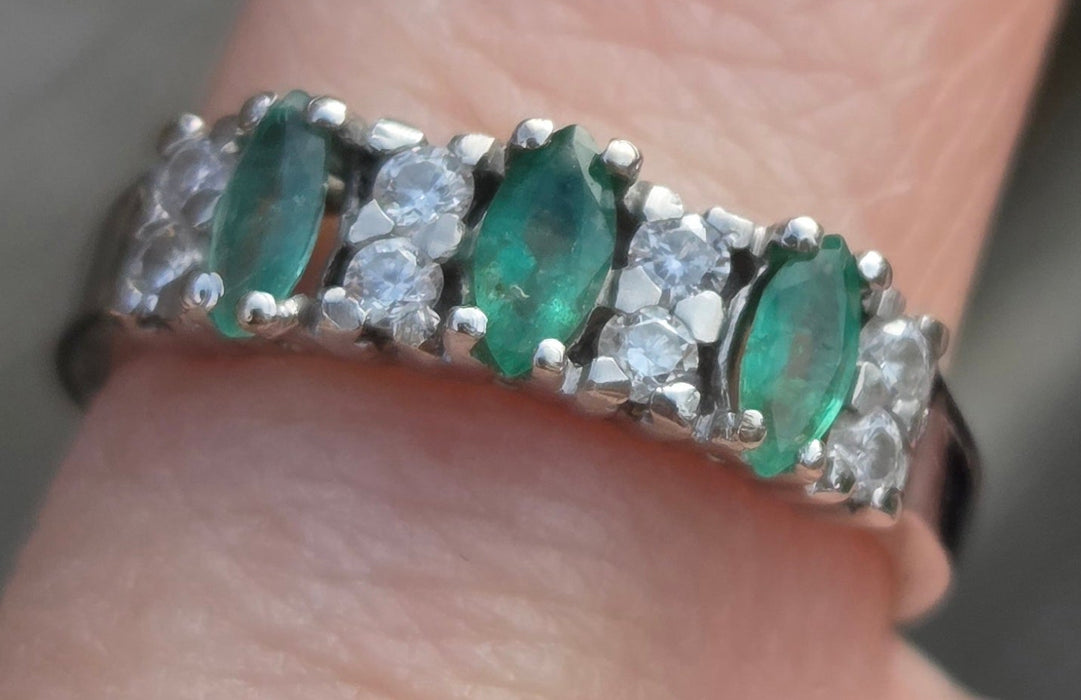 0679: Vintage 14ct White Gold 3 Emeralds 8 Natural Sparkling Diamonds Dress Ring