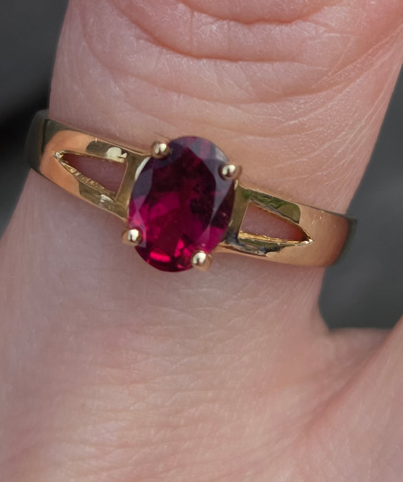 3086: Vintage 9ct Gold Rubellite Solitaire Ring