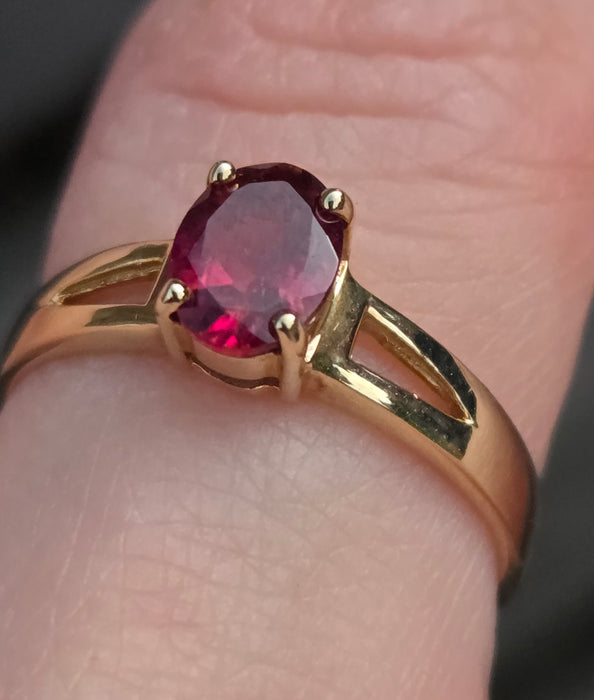 3086: Vintage 9ct Gold Rubellite Solitaire Ring