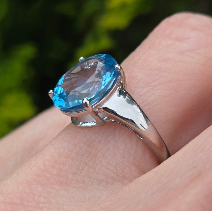3105 Vintage: 9ct White Gold Swiss Blue Topaz Solitaire Ring
