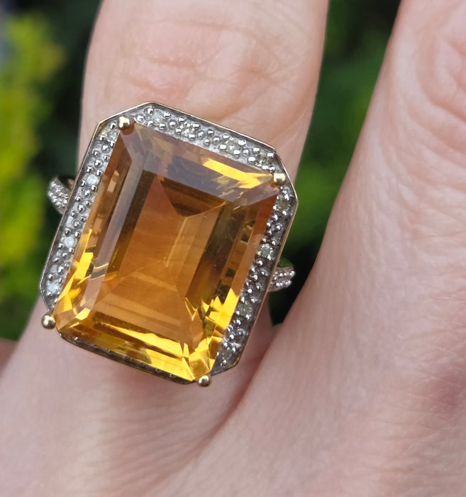 3109 Vintage: 9ct Yellow Gold Citrine & Diamond Halo Cocktail Ring