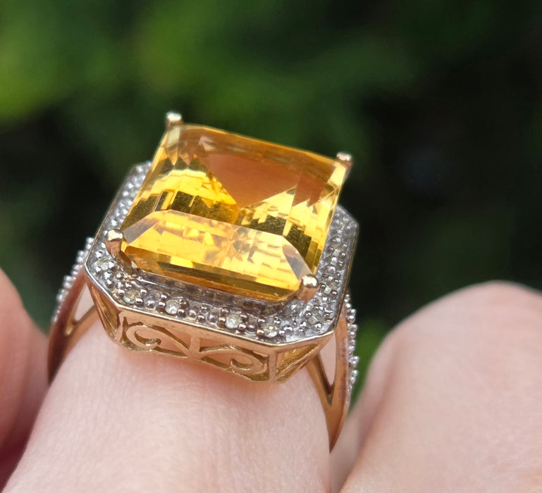 3109 Vintage: 9ct Yellow Gold Citrine & Diamond Halo Cocktail Ring
