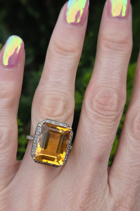 3109 Vintage: 9ct Yellow Gold Citrine & Diamond Halo Cocktail Ring