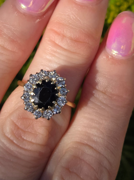3139 Vintage: 18ct Yellow Gold Sapphire & Diamond Oval Cluster Ring — London 1977