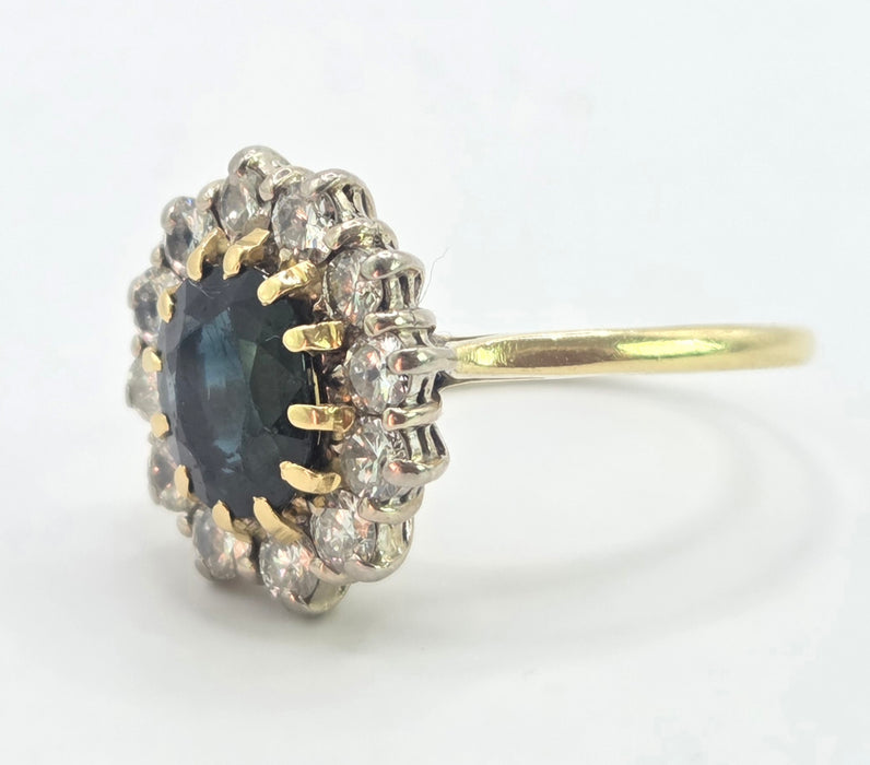 3139 Vintage: 18ct Yellow Gold Sapphire & Diamond Oval Cluster Ring — London 1977