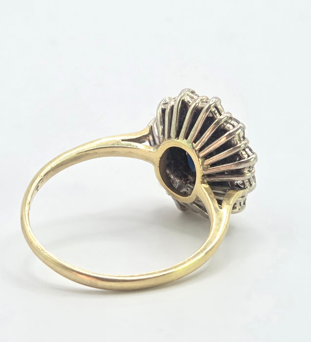3139 Vintage: 18ct Yellow Gold Sapphire & Diamond Oval Cluster Ring — London 1977
