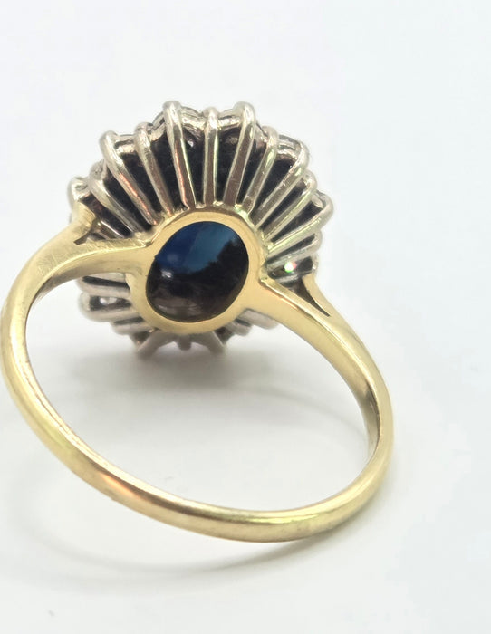 3139 Vintage: 18ct Yellow Gold Sapphire & Diamond Oval Cluster Ring — London 1977