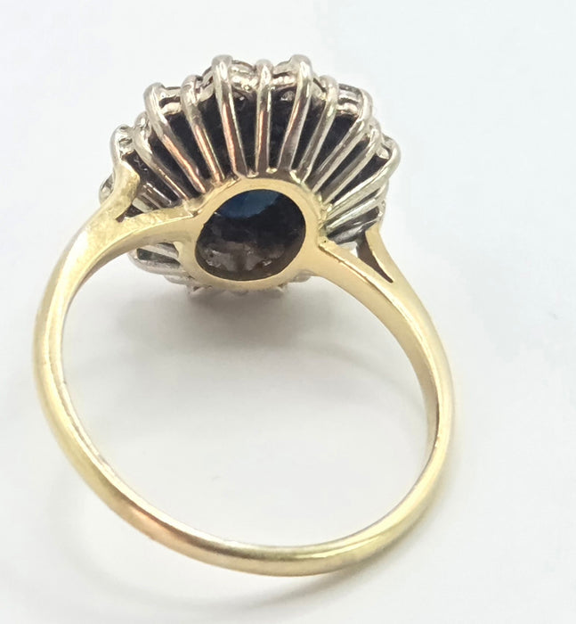 3139 Vintage: 18ct Yellow Gold Sapphire & Diamond Oval Cluster Ring — London 1977