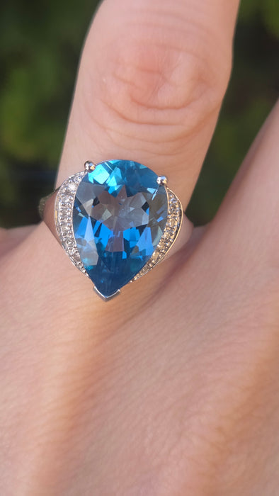 3111 Vintage: 9ct White Gold Blue Topaz & Diamond Cocktail Ring