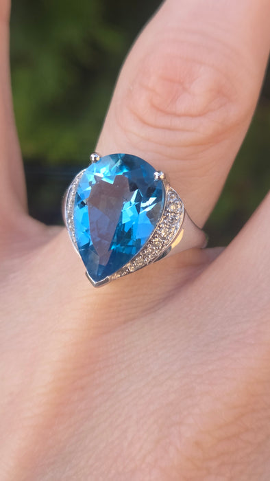 3111 Vintage: 9ct White Gold Blue Topaz & Diamond Cocktail Ring