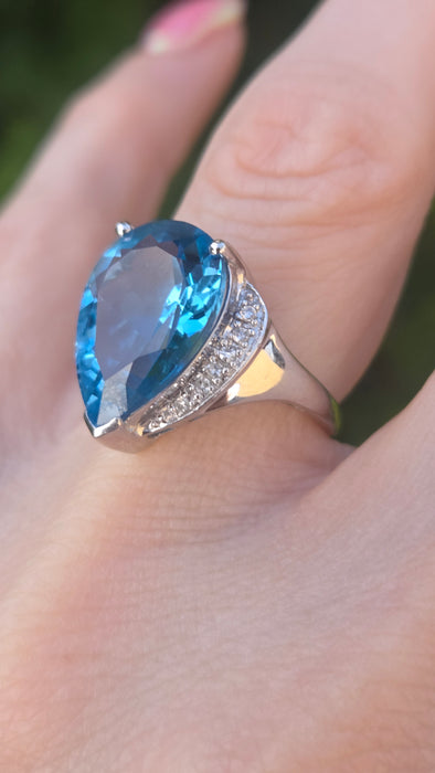 3111 Vintage: 9ct White Gold Blue Topaz & Diamond Cocktail Ring