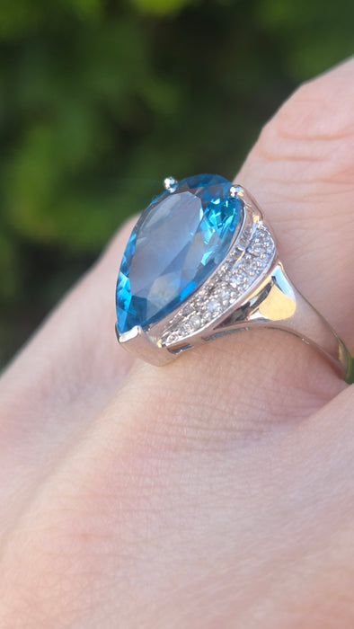 3111 Vintage: 9ct White Gold Blue Topaz & Diamond Cocktail Ring