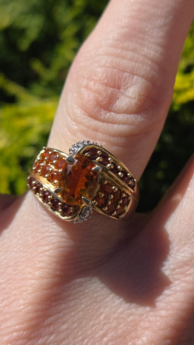 3146 Vintage: 9ct Yellow Gold Citrine & Diamond Crossover Cocktail Ring