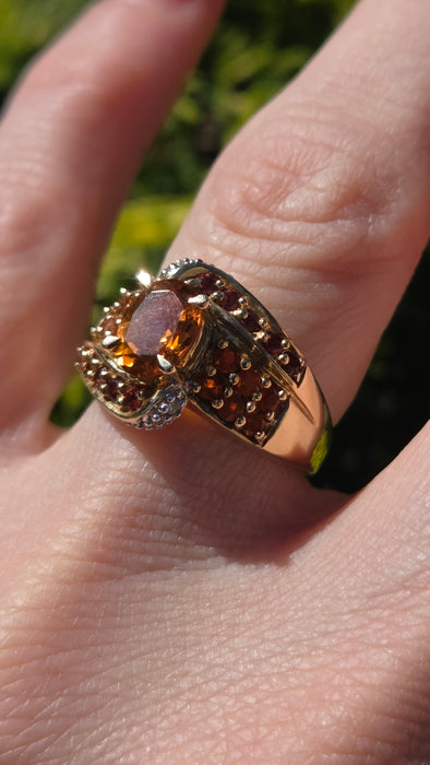 3146 Vintage: 9ct Yellow Gold Citrine & Diamond Crossover Cocktail Ring