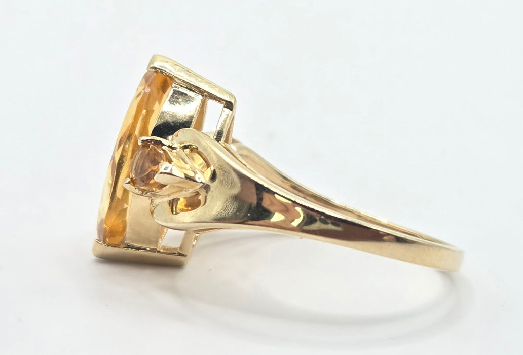 3186 Vintage: 9ct Yellow Gold Citrine Trilogy Ring — From 1977