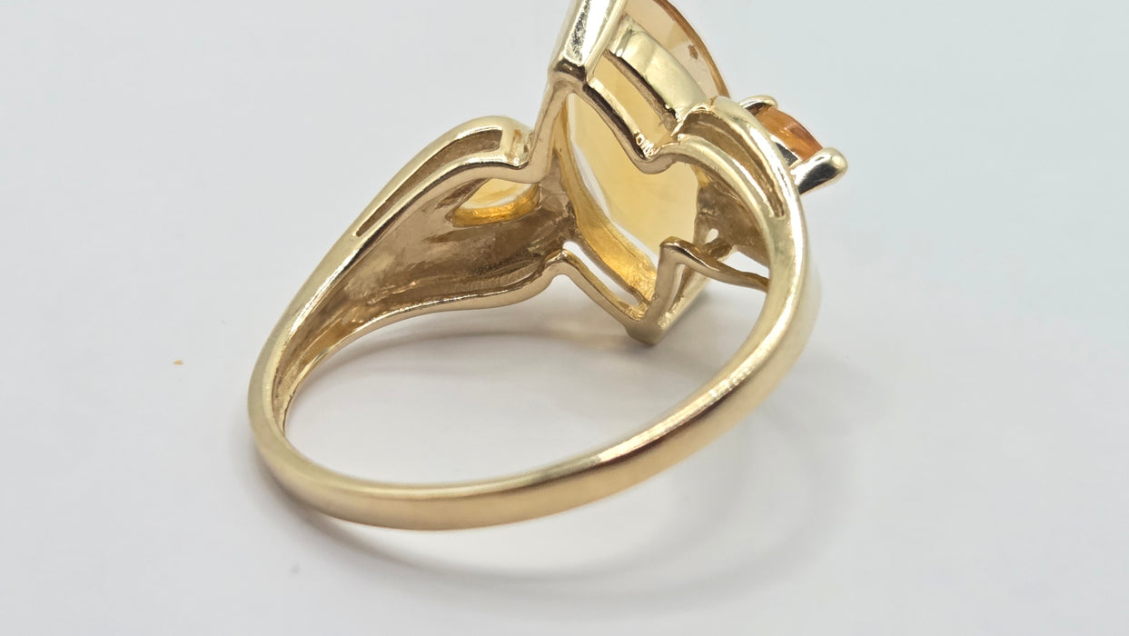 3186 Vintage: 9ct Yellow Gold Citrine Trilogy Ring — From 1977