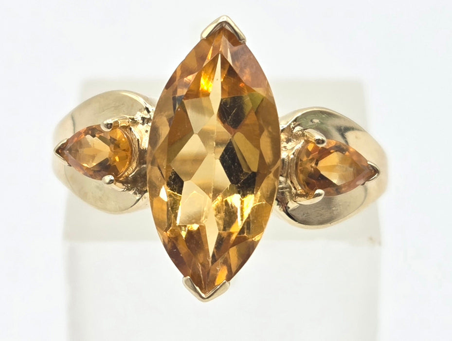 3186 Vintage: 9ct Yellow Gold Citrine Trilogy Ring — From 1977