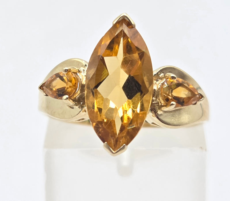 3186 Vintage: 9ct Yellow Gold Citrine Trilogy Ring — From 1977