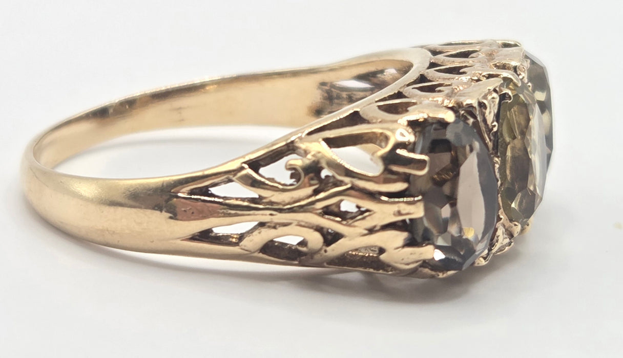 3200 Vintage: 9ct Yellow Gold Green Citrine Trilogy Ring — From 1972