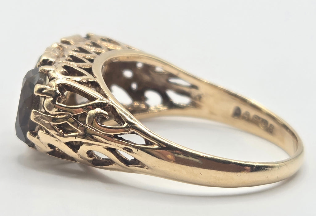 3200 Vintage: 9ct Yellow Gold Green Citrine Trilogy Ring — From 1972