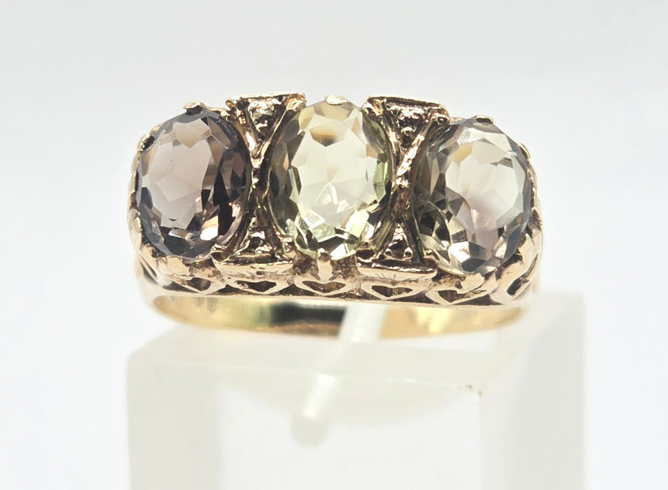 3200 Vintage: 9ct Yellow Gold Green Citrine Trilogy Ring — From 1972