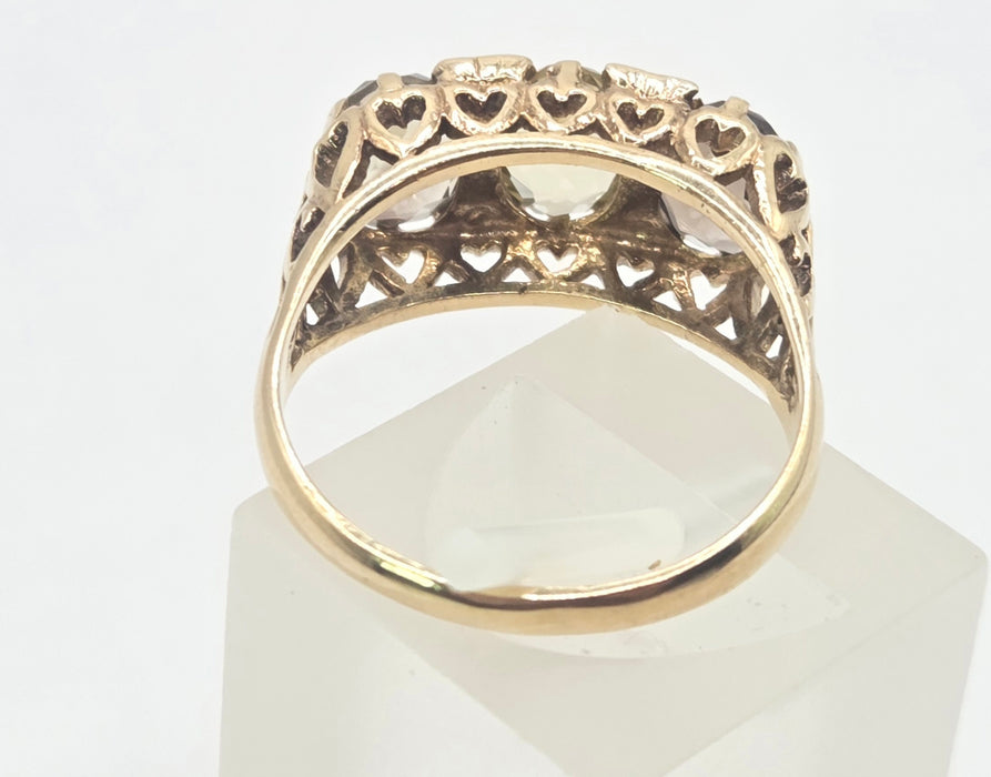 3200 Vintage: 9ct Yellow Gold Green Citrine Trilogy Ring — From 1972