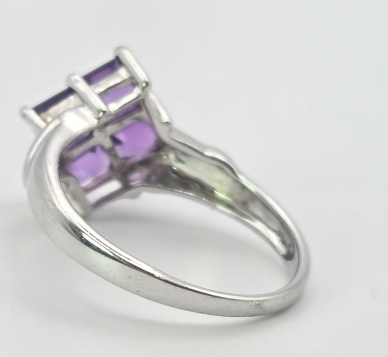 3202 Vintage: 9ct White Gold Amethyst Geometric Ring