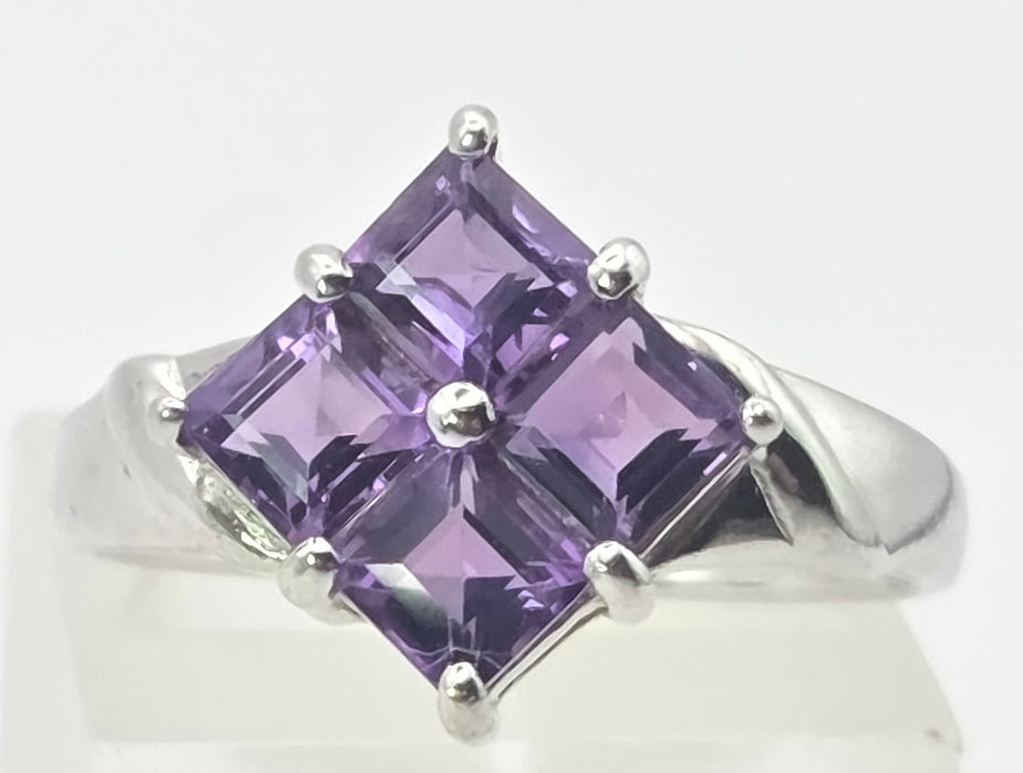 3202 Vintage: 9ct White Gold Amethyst Geometric Ring