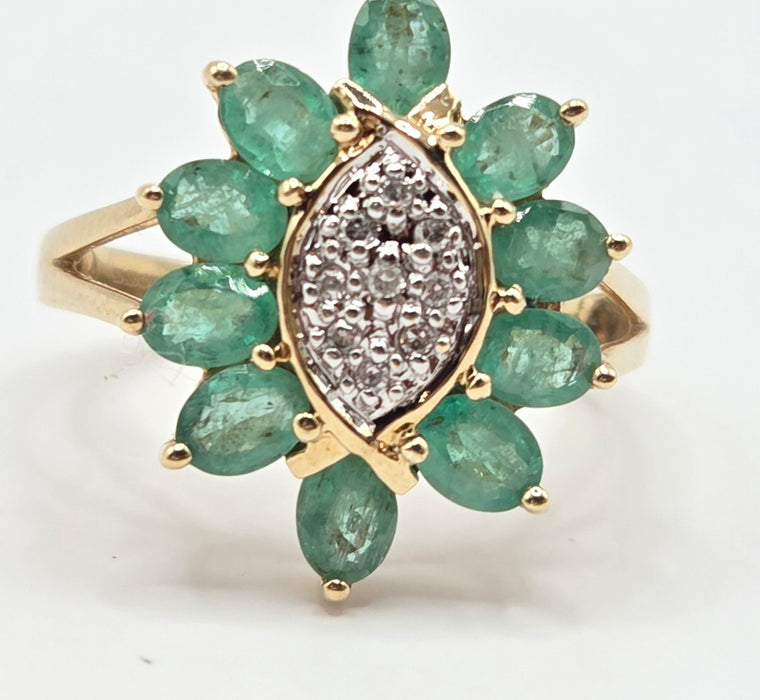 3208 Vintage: 9ct Yellow Gold Emerald & Diamond Cluster Ring