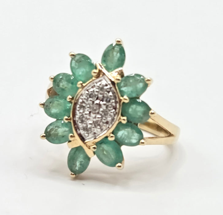 3208 Vintage: 9ct Yellow Gold Emerald & Diamond Cluster Ring