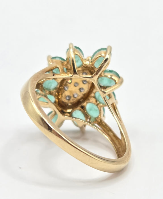 3208 Vintage: 9ct Yellow Gold Emerald & Diamond Cluster Ring