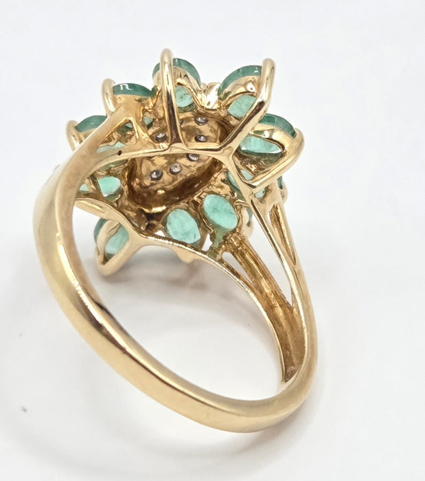 3208 Vintage: 9ct Yellow Gold Emerald & Diamond Cluster Ring