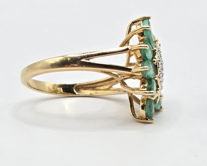 3208 Vintage: 9ct Yellow Gold Emerald & Diamond Cluster Ring
