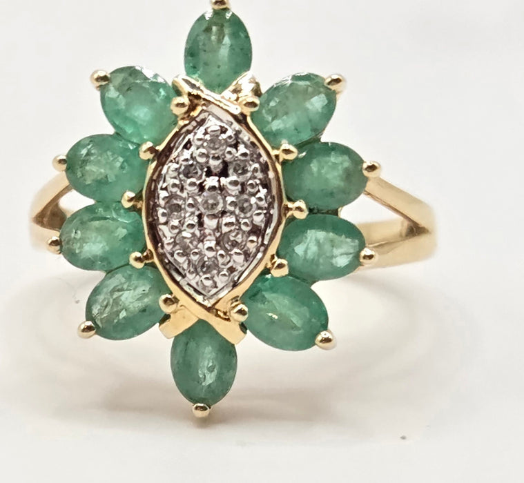 3208 Vintage: 9ct Yellow Gold Emerald & Diamond Cluster Ring