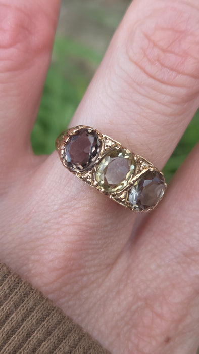 3200 Vintage: 9ct Yellow Gold Green Citrine Trilogy Ring — From 1972