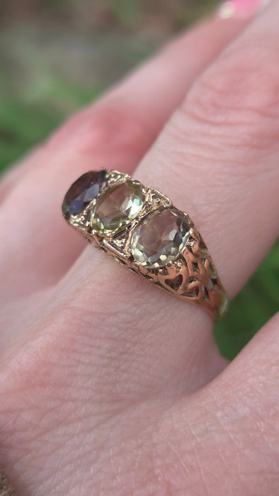 3200 Vintage: 9ct Yellow Gold Green Citrine Trilogy Ring — From 1972